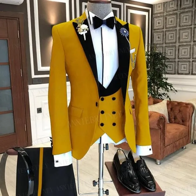 2021 Formal Business Men Suit 3 Pieces Male Jacket Custom Fashion Groom Wedding Suit Tuxedo Red Velvet Lapel Blazer Vest Pants