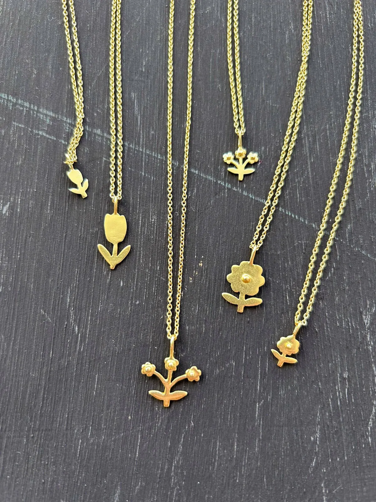 Gold Daisy Necklace