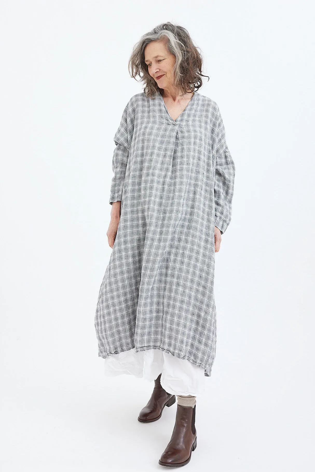 Metta - Ottilie V-Neck Dress - Textured Linen Black Check